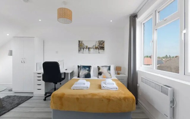 City Apartment - Sleeps 4 & Free Parking