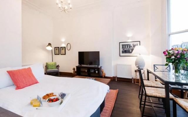FG Property - The Holland Road Residence I