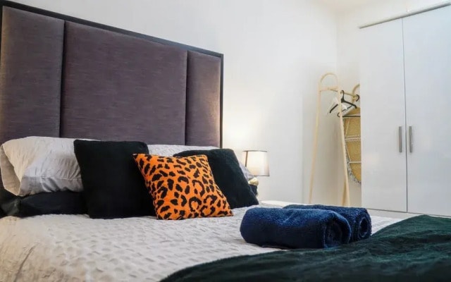Halo Apartment