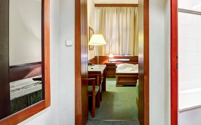Three Crowns Hotel