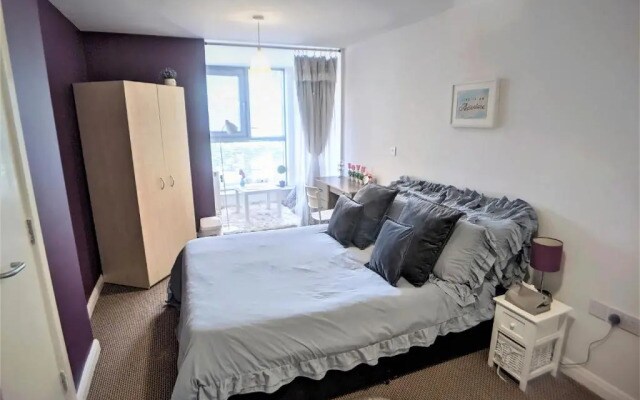 Large 3 Bedrooms in Liverpool City Centre, Free Parking