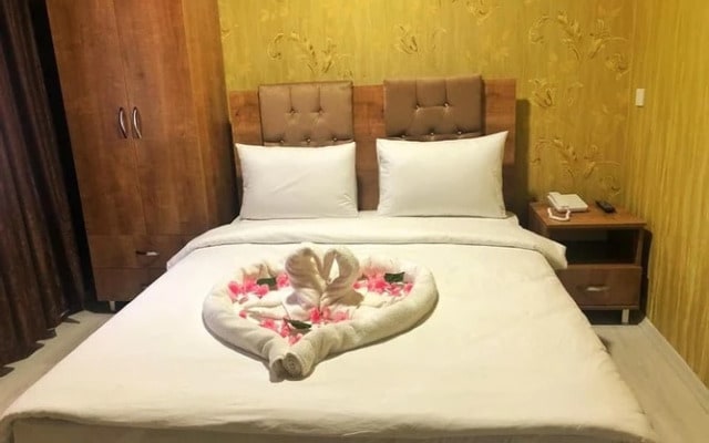 Big Molls Hotel