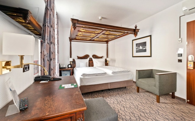 King's Hotel Center
