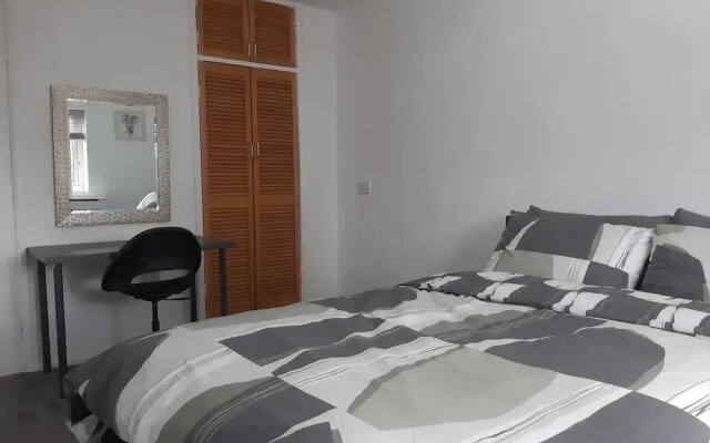 Beautiful 1-bed House by Manchester City Stadium