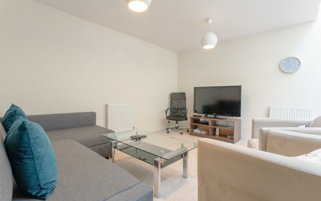 2 Bed Townhouse in Shepherds Bush