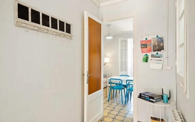 3 Bedroom Apt W/balcony 4 min to Tube