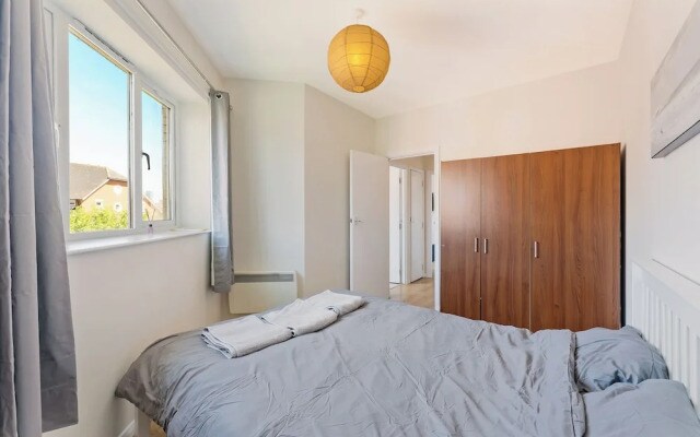 Luxe 1 bed Flat in Canada Water - Free Parking