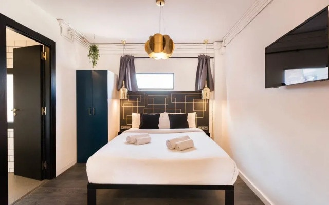 No 23 - The Streets Apartments