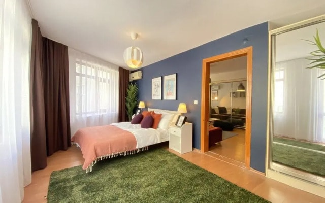 Central Flat with Balcony and Terrace in Sisli