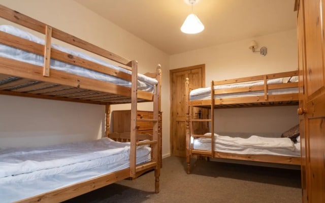 The Holmes Barn - Sleeps 16 - Pet Friendly