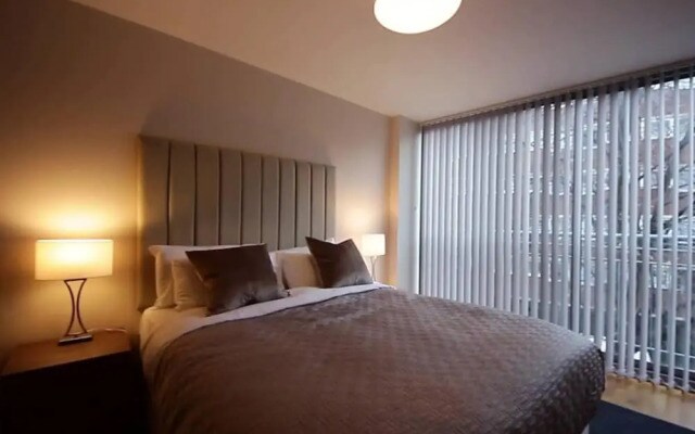 Central Waterloo 2 Bedroom Apartment With Balcony