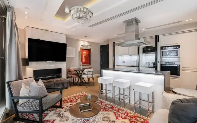 Luxury Kensington Home - Concierge Elevator AC