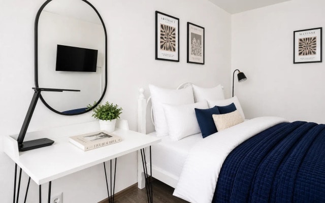 Vegas apartments (Вегас апартментс) на улице Александра Хохлова 7