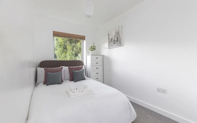 Beautiful 2BR Flat w/ Garden, 10 min to Stockwell