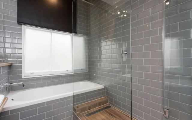 Bright & Spacious 2 Bed w/ Terrace near City Centre