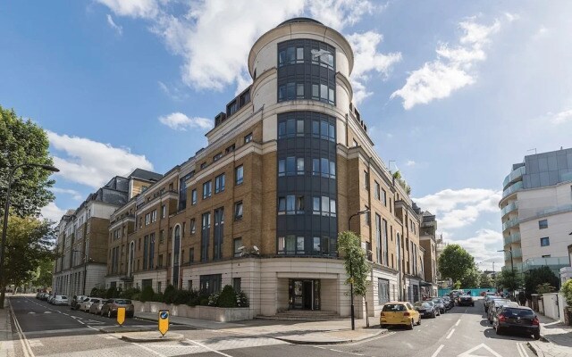 Three Bed Greville Luxury Apt Parking 1