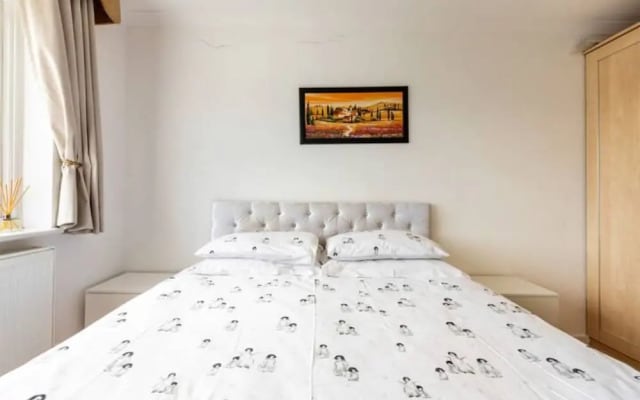 Cosy 3 Bedroom House in Kingston