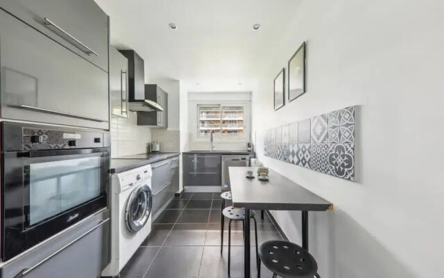 Spacious Apartment With Balcony -11th- Mobility le