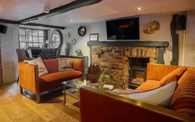 Funky Monk Restaurant and Rooms