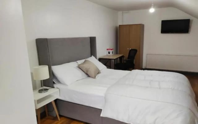 OYO The Silver City Hotel