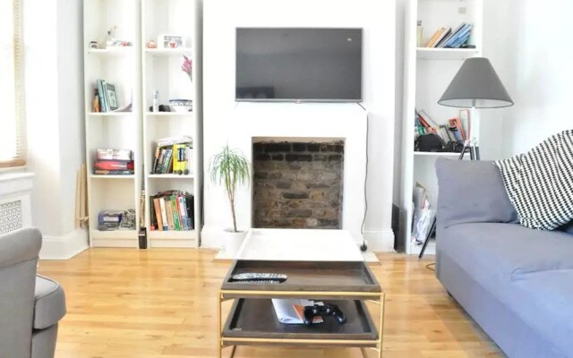 Modern Zone 1 London Apartment