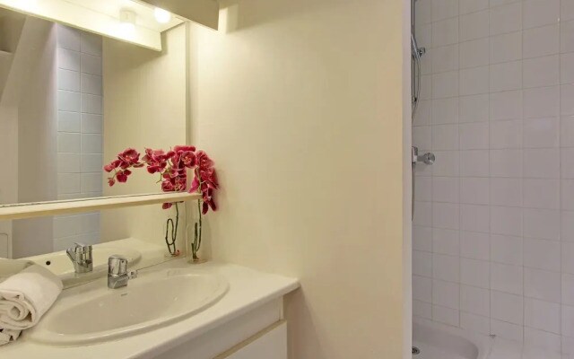 S09278 - Studio with patio for 3 people, Grand Boulevards
