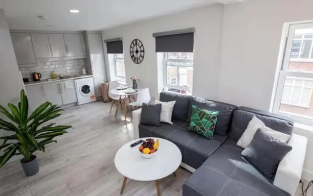 Spacious 1 bed Flat With View