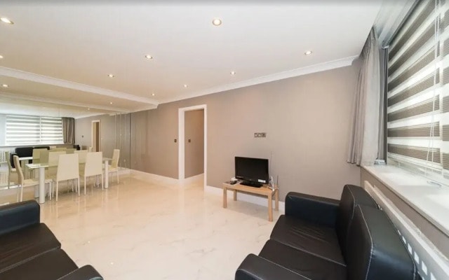 Newly Refurbished Flat Hyde Park London