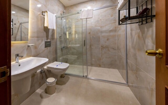 Royan Suites