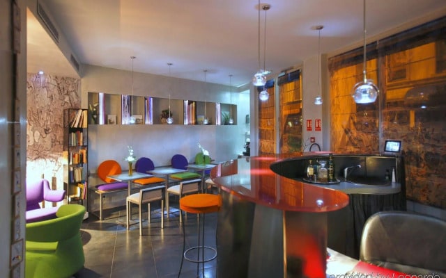 Apostrophe Hotel