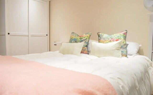 Stylish 2 Bedroom Property in Fulham