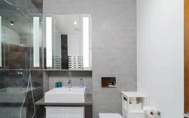 Modern 1 Bedroom Apartment in West Kensington
