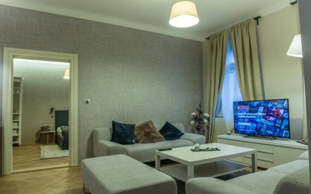 Exclusive 3 Bedroom Top-Notch Flat, GREAT LOCATION