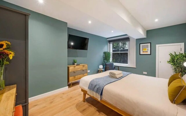 Host Apartments Catharine Quarters IV