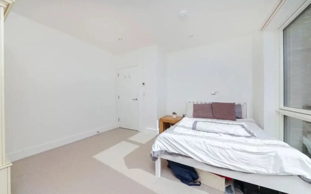 Modern 2 Bedroom Flat in East London