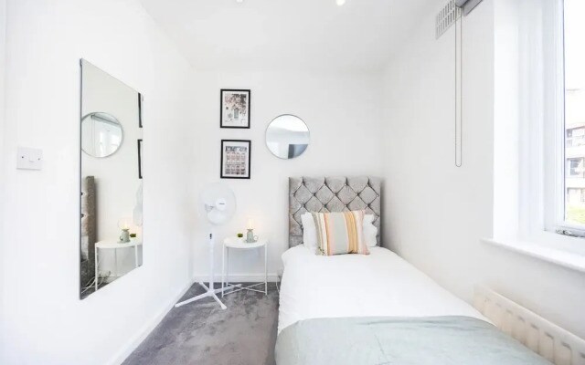 2br- Smart Tvs- Fast Wifi, Free Parking & Sofa Bed