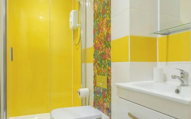 Chic and Cheerful pad in Sheffield City