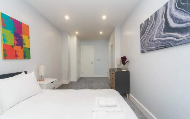 Bright & Chic St John's Hill Duplex
