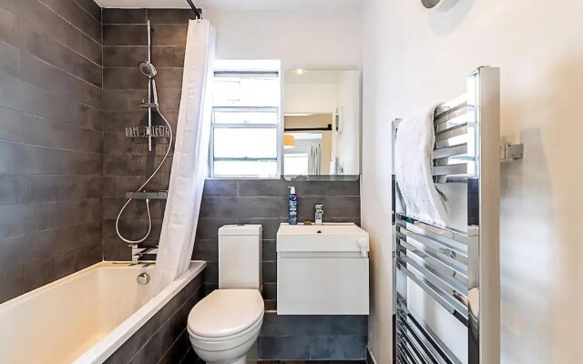Modern Borough Retreat With Private Terrace