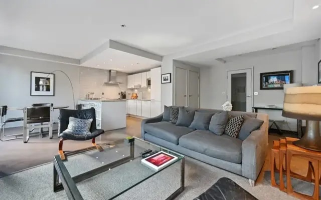 Sleek 2BD Flat W/terrace - 2 Mins From Farringdon!