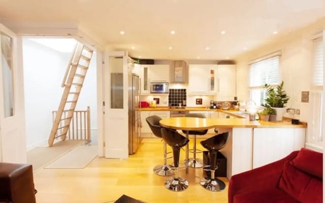 Private Apartment Earl's Court