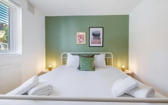 Luxury 3 Bedroom 2 Bathroom House Fulham