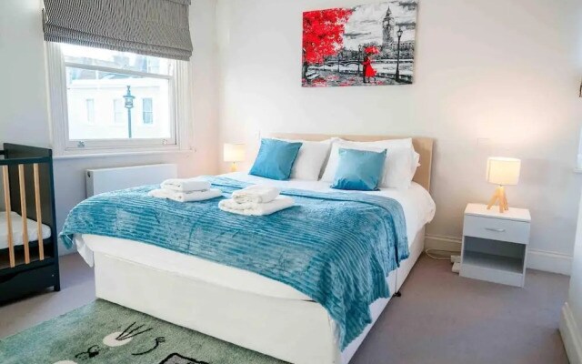 Spacious & Modern 3brs House in Central London