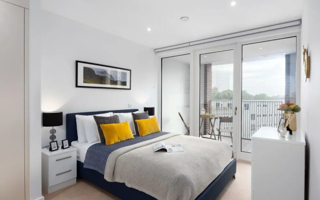 Two Bedroom Serviced Apartment with Balcony in Weymouth Building, Deacon Street