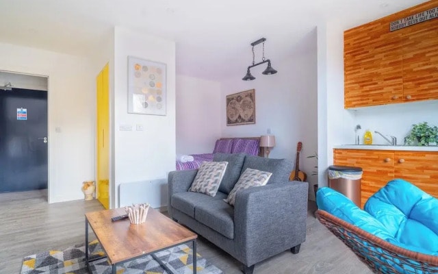 Sheffield City Apartment - Modern & Cozy