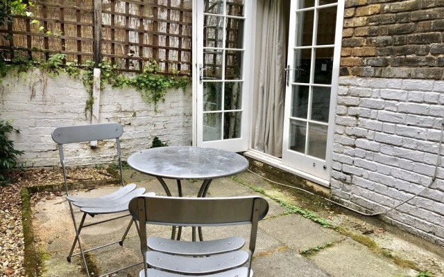 Victoria Station Apartment