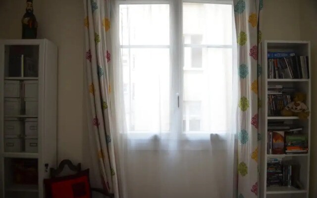 Bright Montmartre 1 Bedroom Flat