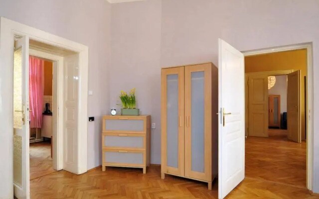 Dlouha Apartments