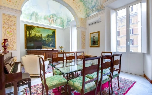 Large and Charming Flat Near Termini