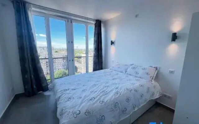 Bedroom - Serene with Chinese-Parisian Warmth
